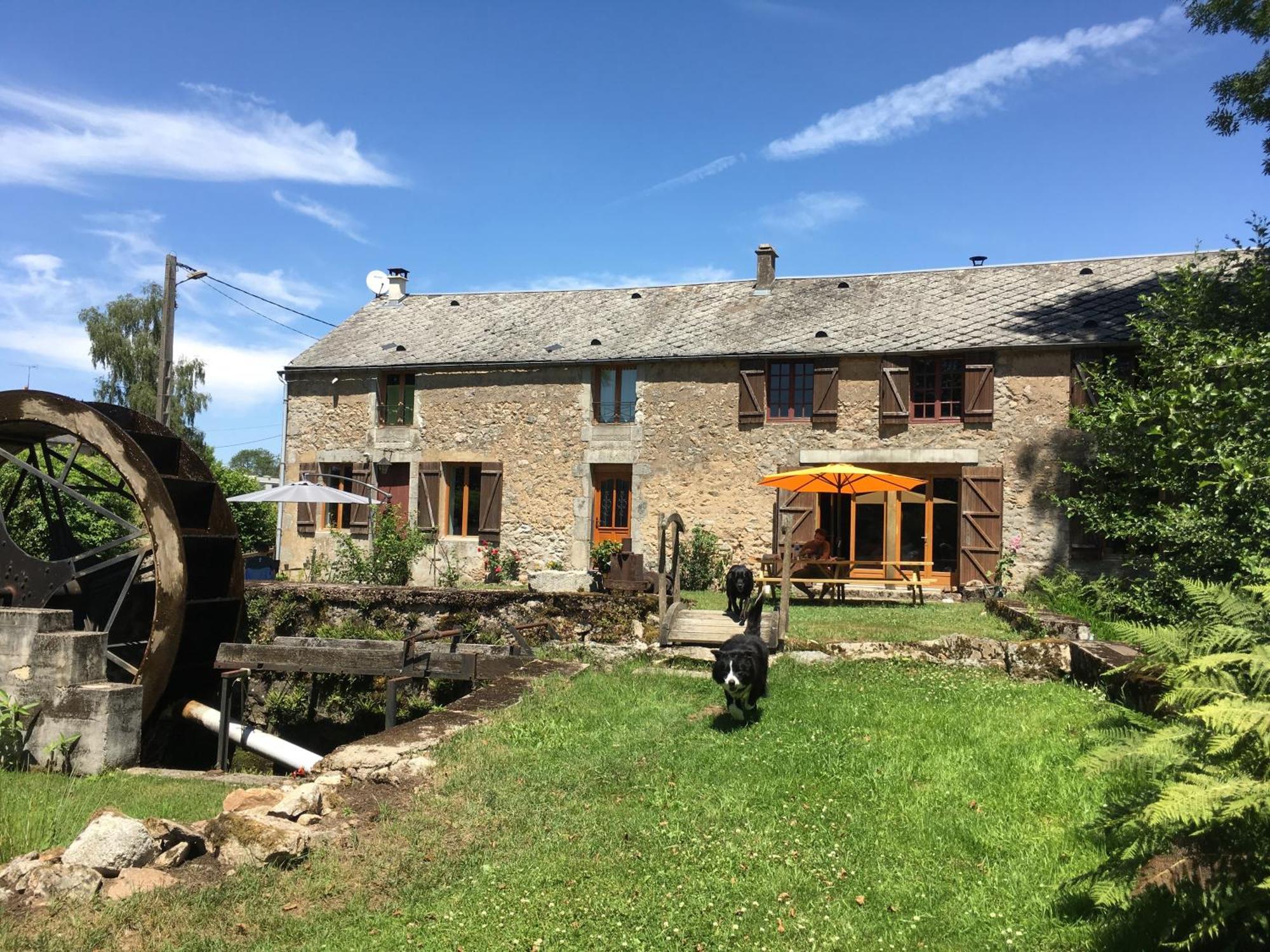 Le Moulin De Razou Panzió Brassy Kültér fotó